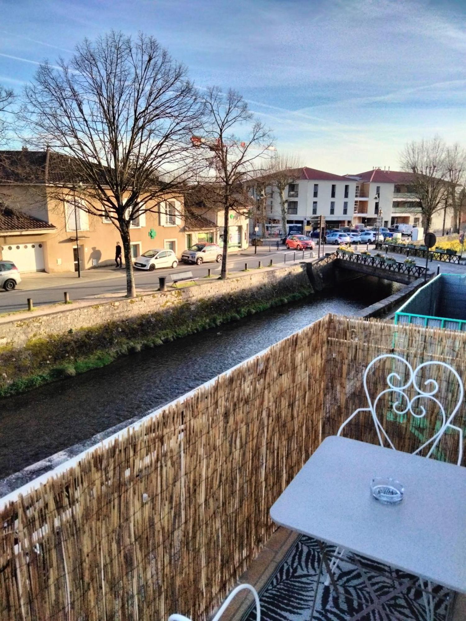 Maison Prestige Le Donjon Des Plaisirs Jacuzzi Montluel Dış mekan fotoğraf