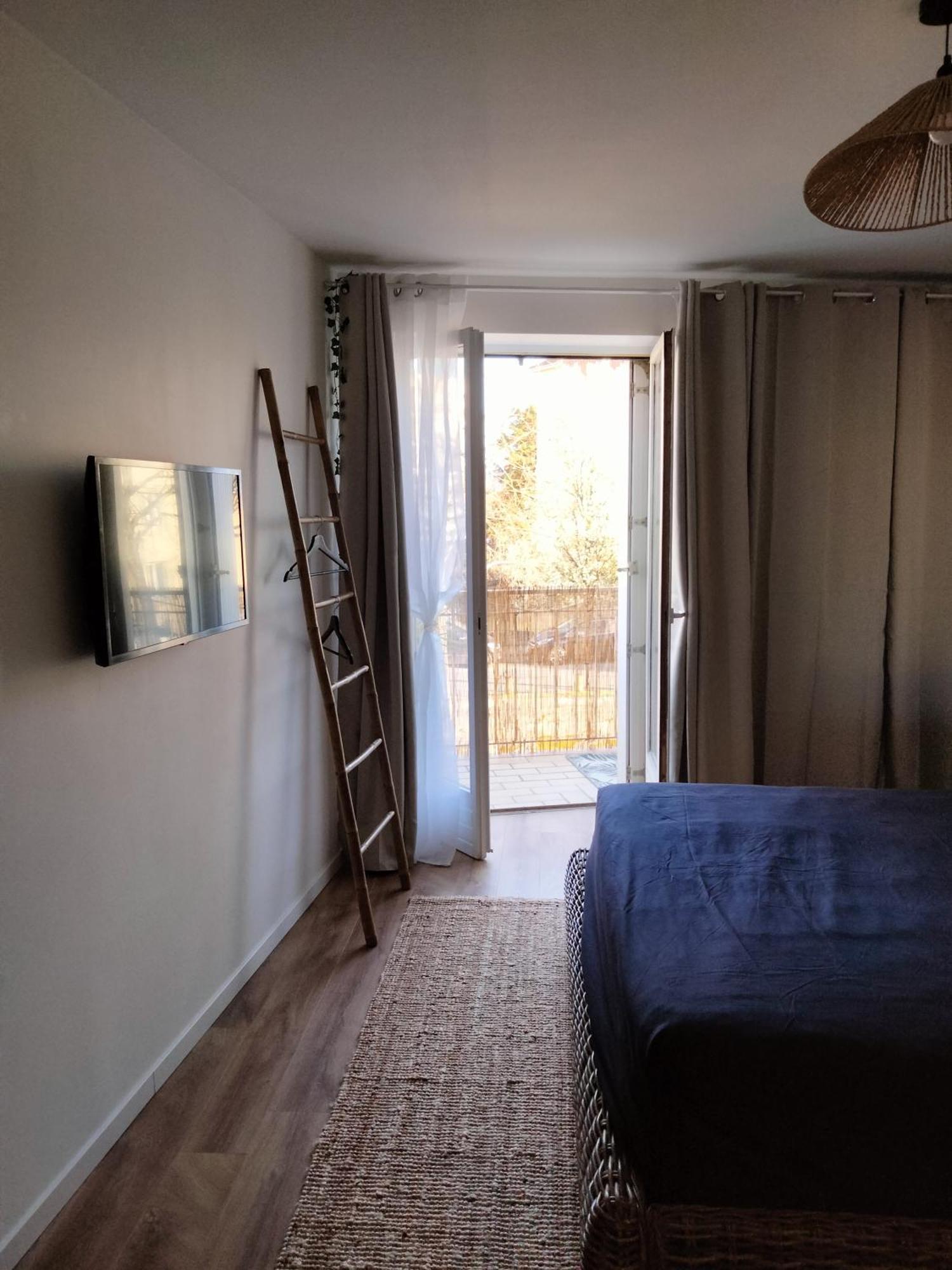 Maison Prestige Le Donjon Des Plaisirs Jacuzzi Montluel Dış mekan fotoğraf