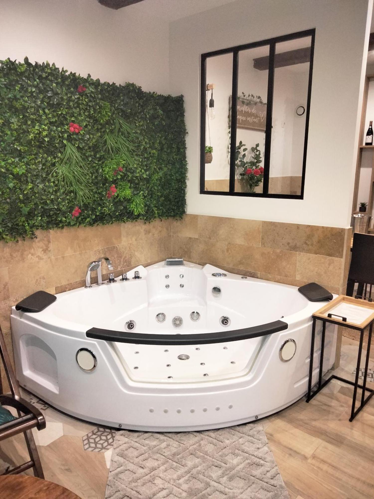 Maison Prestige Le Donjon Des Plaisirs Jacuzzi Montluel Dış mekan fotoğraf