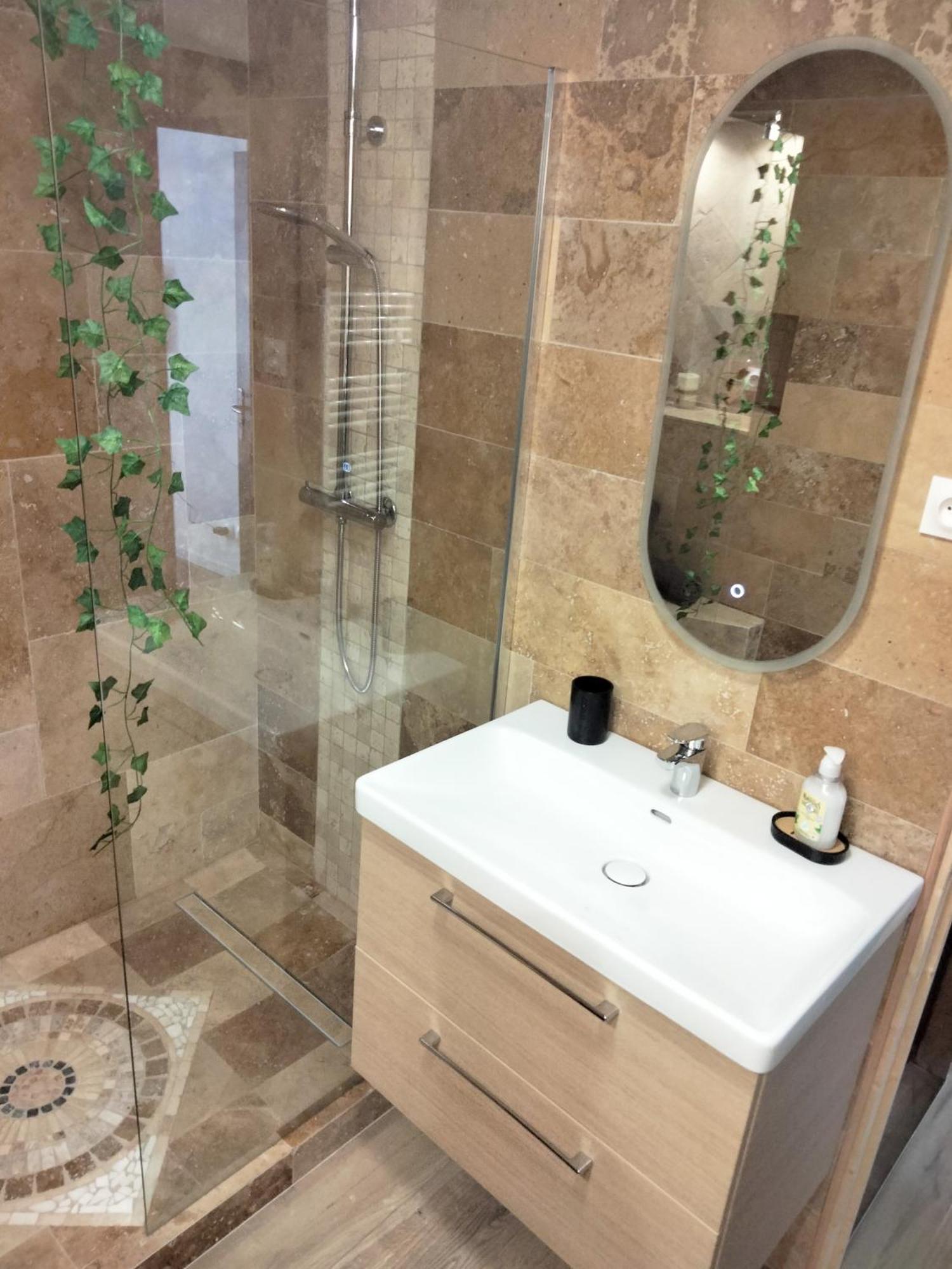 Maison Prestige Le Donjon Des Plaisirs Jacuzzi Montluel Dış mekan fotoğraf